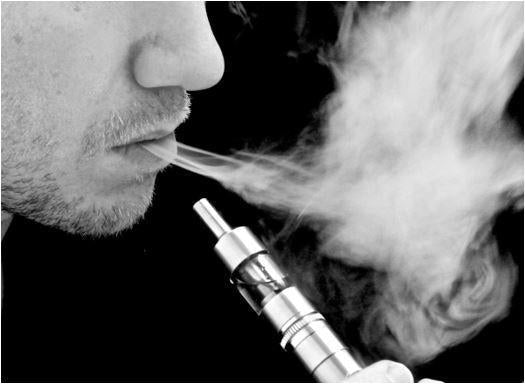 10 Reasons to Choose Vaping over Smoking (Vaping vs Smoking )